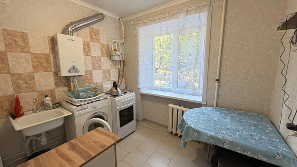 Сдам двухкомнатную (2-комн.) квартиру, 1 мкр, 57, Кропоткин г