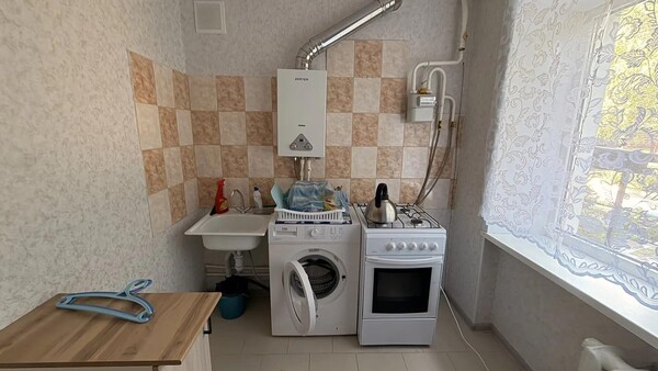 Сдам двухкомнатную (2-комн.) квартиру, 1 мкр, 57, Кропоткин г