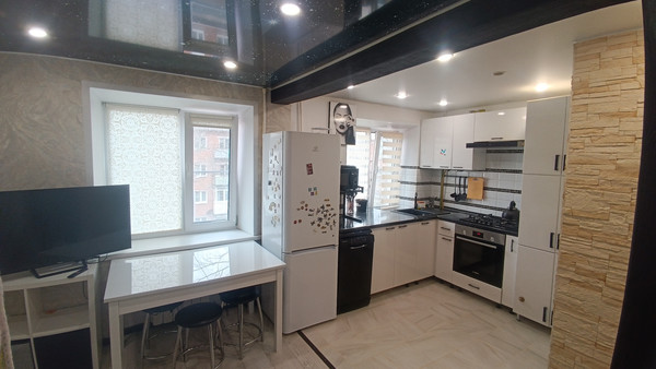 Продам трехкомнатную (3-комн.) квартиру, Горького ул, 17, Малино рп