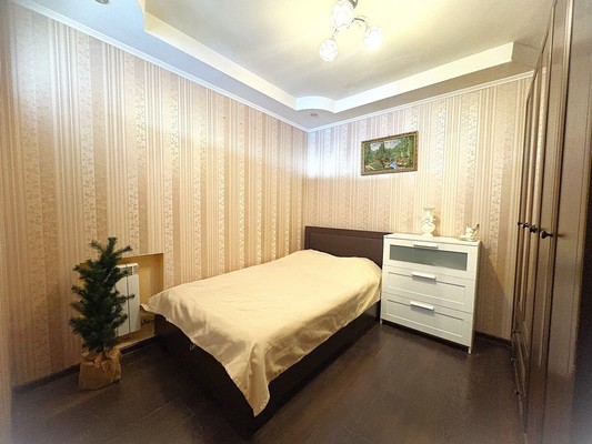 Продам двухкомнатную (2-комн.) квартиру, Карла Маркса ул, 49к1, Уфа г