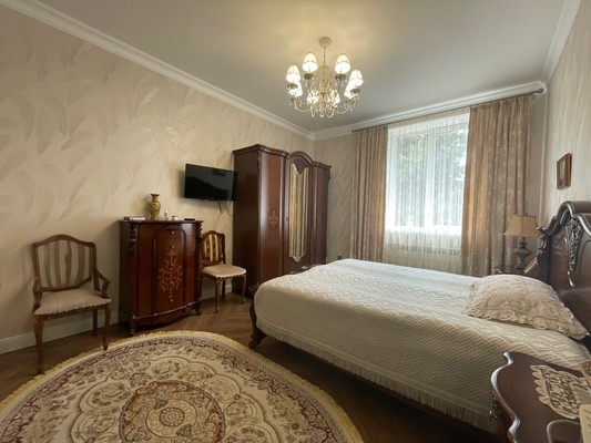 Продам трехкомнатную (3-комн.) квартиру, Головко ул, 5, Нальчик г