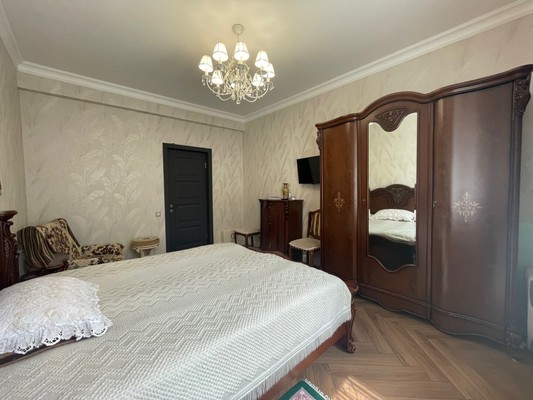 Продам трехкомнатную (3-комн.) квартиру, Головко ул, 5, Нальчик г