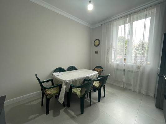 Продам трехкомнатную (3-комн.) квартиру, Головко ул, 5, Нальчик г