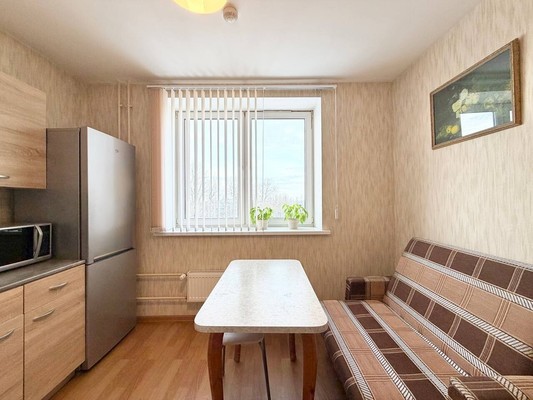 Продам однокомнатную (1-комн.) квартиру, Загородная ул, 37к2, Колпино г
