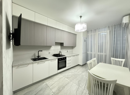 Продам трехкомнатную (3-комн.) квартиру, Тлостанова ул, 32, Нальчик г