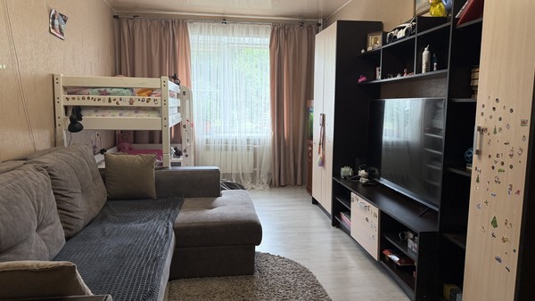 Продам двухкомнатную (2-комн.) квартиру, Красных Военлетов ул, 6, Гатчина г
