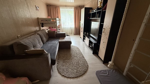 Продам двухкомнатную (2-комн.) квартиру, Красных Военлетов ул, 6, Гатчина г
