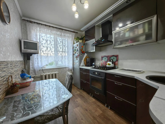 Продам двухкомнатную (2-комн.) квартиру, Строителей пр-кт, 33, Волгодонск г
