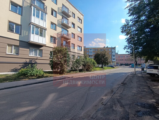 Продам коммерческое помещение 98,4 м2, 37-й (ПГК Лада тер) ряд, Калининград г