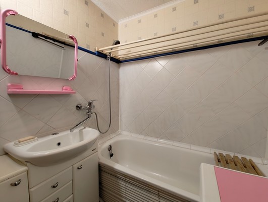 Продам двухкомнатную (2-комн.) квартиру, Ленина ул, 1, Костомукша г