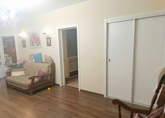 Продам трехкомнатную (3-комн.) квартиру, Дмитровская ул, 23, Базарово д