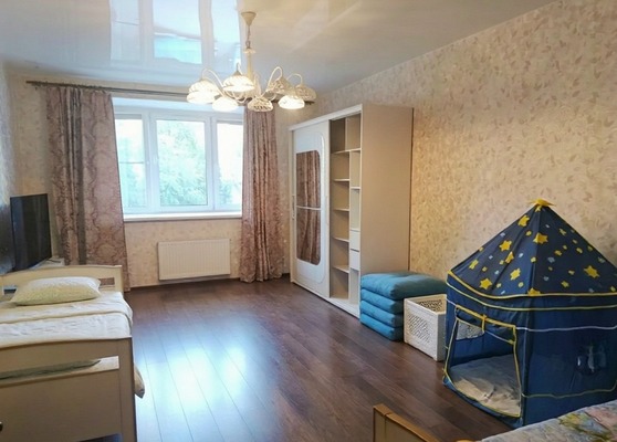 Продам трехкомнатную (3-комн.) квартиру, Дмитровская ул, 23, Базарово д