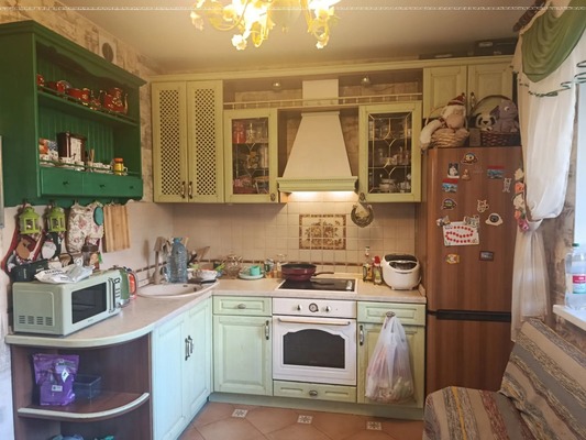 Продам трехкомнатную (3-комн.) квартиру, Дмитровская ул, 23, Базарово д