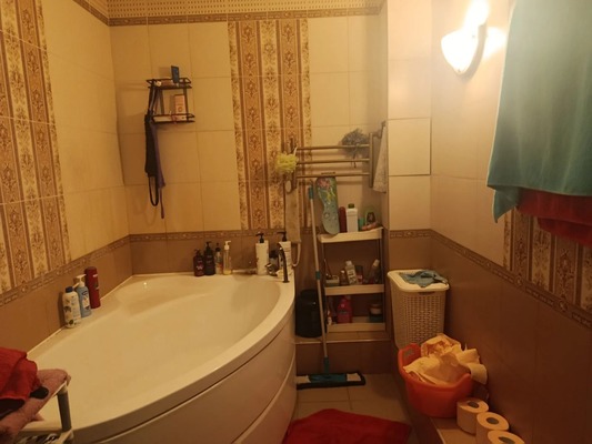 Продам трехкомнатную (3-комн.) квартиру, Дмитровская ул, 23, Базарово д