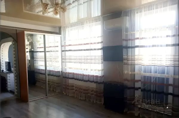 Продам трехкомнатную (3-комн.) квартиру, Победы пр-кт, 208б, Симферополь г