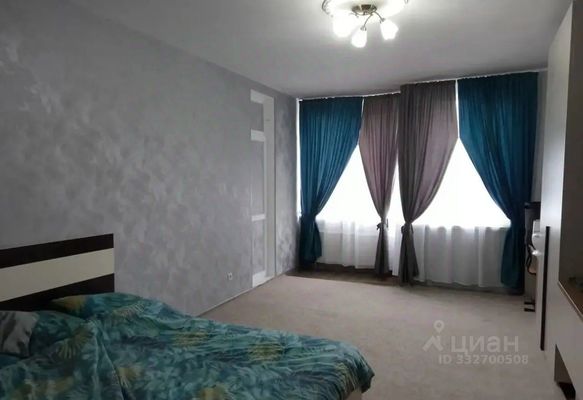 Продам трехкомнатную (3-комн.) квартиру, Победы пр-кт, 208б, Симферополь г