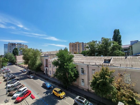 Продам трехкомнатную (3-комн.) квартиру, Чехова пр-кт, 42-44/127, Ростов-на-Дону г