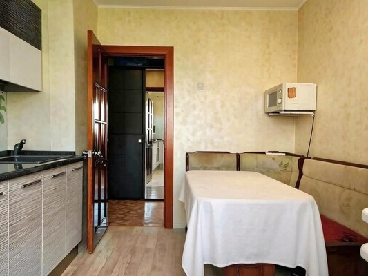Продам трехкомнатную (3-комн.) квартиру, 50 лет Октября ул, 40, Гамово с