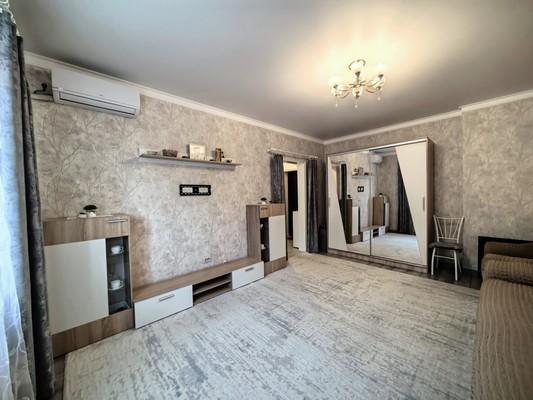 Продам однокомнатную (1-комн.) квартиру, Октябрьская ул, 72к6, Урвань с