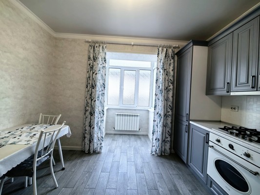 Продам однокомнатную (1-комн.) квартиру, Октябрьская ул, 72к6, Урвань с