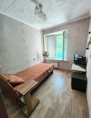 Продам трехкомнатную (3-комн.) квартиру, Волкова ул, 11, Новомичуринск г