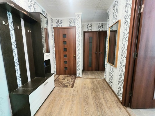 Продам трехкомнатную (3-комн.) квартиру, Волкова ул, 11, Новомичуринск г