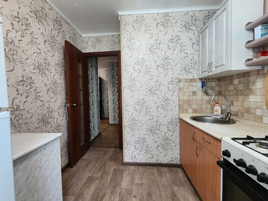 Продам трехкомнатную (3-комн.) квартиру, Волкова ул, 11, Новомичуринск г