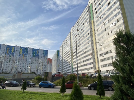 Продам однокомнатную (1-комн.) квартиру, Парковый б-р, 5, Голубое д