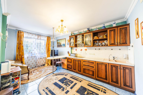 Продам трехкомнатную (3-комн.) квартиру, Комсомольский пр-кт, 19к1, Люберцы г