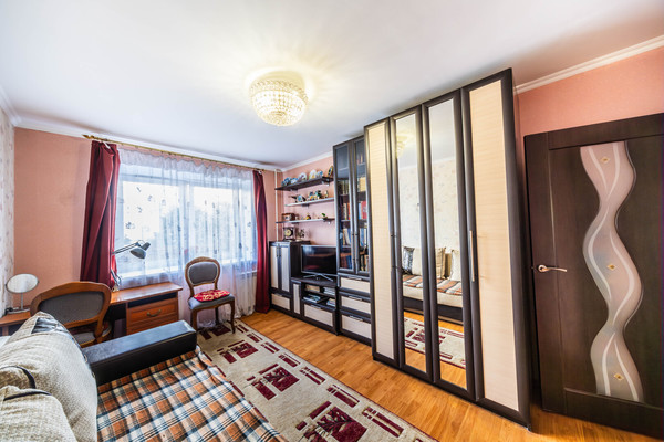 Продам трехкомнатную (3-комн.) квартиру, Комсомольский пр-кт, 19к1, Люберцы г