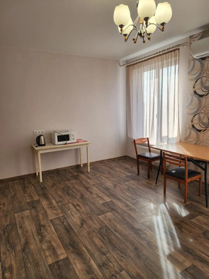 Продам однокомнатную (1-комн.) квартиру, Никанорова ул, 4, Симферополь г