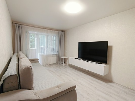 Продам двухкомнатную (2-комн.) квартиру, Максимова ул, 45а, Казань г