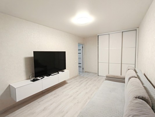 Продам двухкомнатную (2-комн.) квартиру, Максимова ул, 45а, Казань г