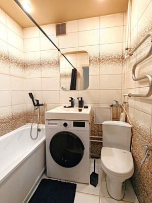 Продам двухкомнатную (2-комн.) квартиру, Максимова ул, 45а, Казань г