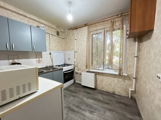 Продам однокомнатную (1-комн.) квартиру, Латышских Стрелков ул, 33, Казань г