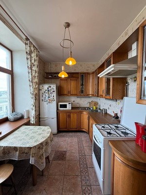 Продам трехкомнатную (3-комн.) квартиру, Кремлевская ул, 2а, Казань г