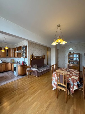 Продам трехкомнатную (3-комн.) квартиру, Кремлевская ул, 2а, Казань г