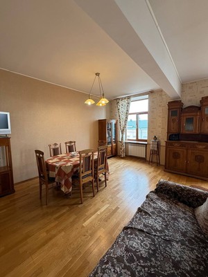 Продам трехкомнатную (3-комн.) квартиру, Кремлевская ул, 2а, Казань г