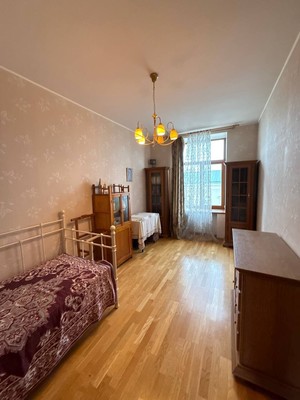 Продам трехкомнатную (3-комн.) квартиру, Кремлевская ул, 2а, Казань г