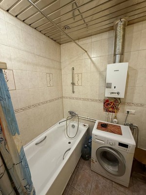 Продам трехкомнатную (3-комн.) квартиру, Кремлевская ул, 2а, Казань г