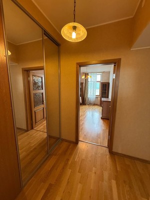 Продам трехкомнатную (3-комн.) квартиру, Кремлевская ул, 2а, Казань г