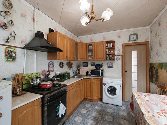 Продам трехкомнатную (3-комн.) квартиру, Солнечная ул, 3, Верея г