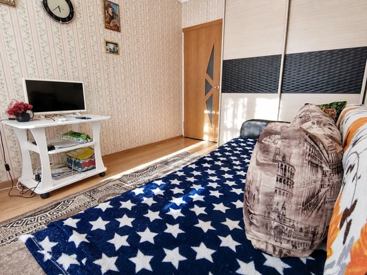 Продам трехкомнатную (3-комн.) квартиру, Солнечная ул, 3, Верея г
