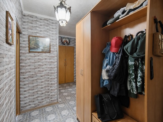 Продам трехкомнатную (3-комн.) квартиру, Солнечная ул, 3, Верея г