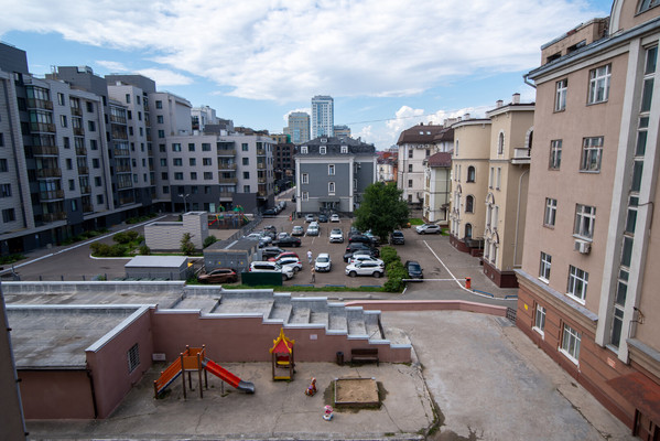 Продам двухкомнатную (2-комн.) квартиру, Нурсултана Назарбаева ул, 10, Казань г