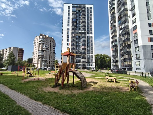 Продам двухкомнатную (2-комн.) квартиру, Большая Санкт-Петербургская ул, 124, Великий Новгород г