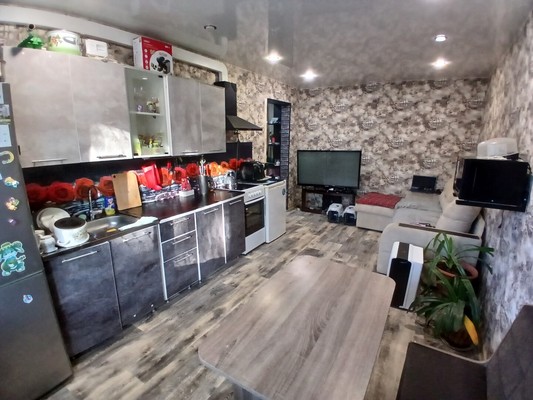 Продам трехкомнатную (3-комн.) квартиру, Ленина ул, 37, Дунай п