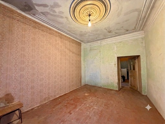 Продам трехкомнатную (3-комн.) квартиру, Крылова ул, 13к7, Симферополь г