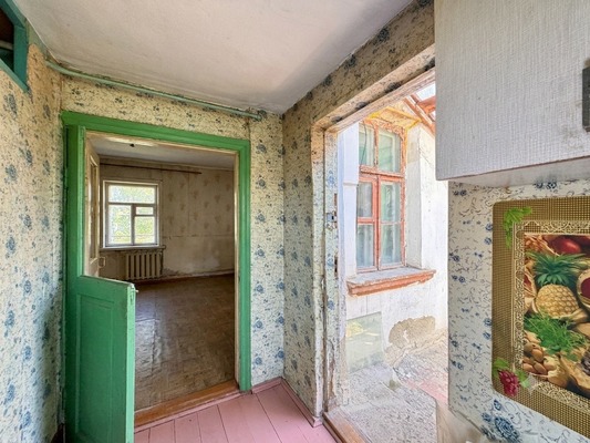 Продам трехкомнатную (3-комн.) квартиру, Крылова ул, 13к7, Симферополь г
