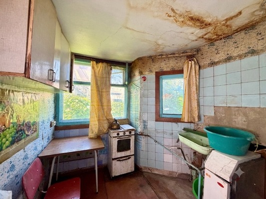 Продам трехкомнатную (3-комн.) квартиру, Крылова ул, 13к7, Симферополь г